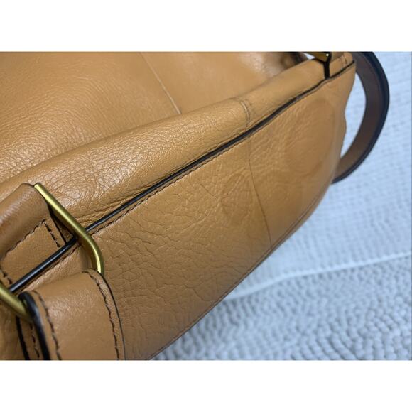 Fossil Parker style woman's brown leather backpack with key charm everyday bag - Picture 16 of 16